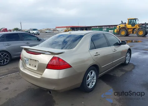 2006 Honda Accord 2.4 Ex z USA, uszkodzony, nr VIN 1HGCM55836A013990